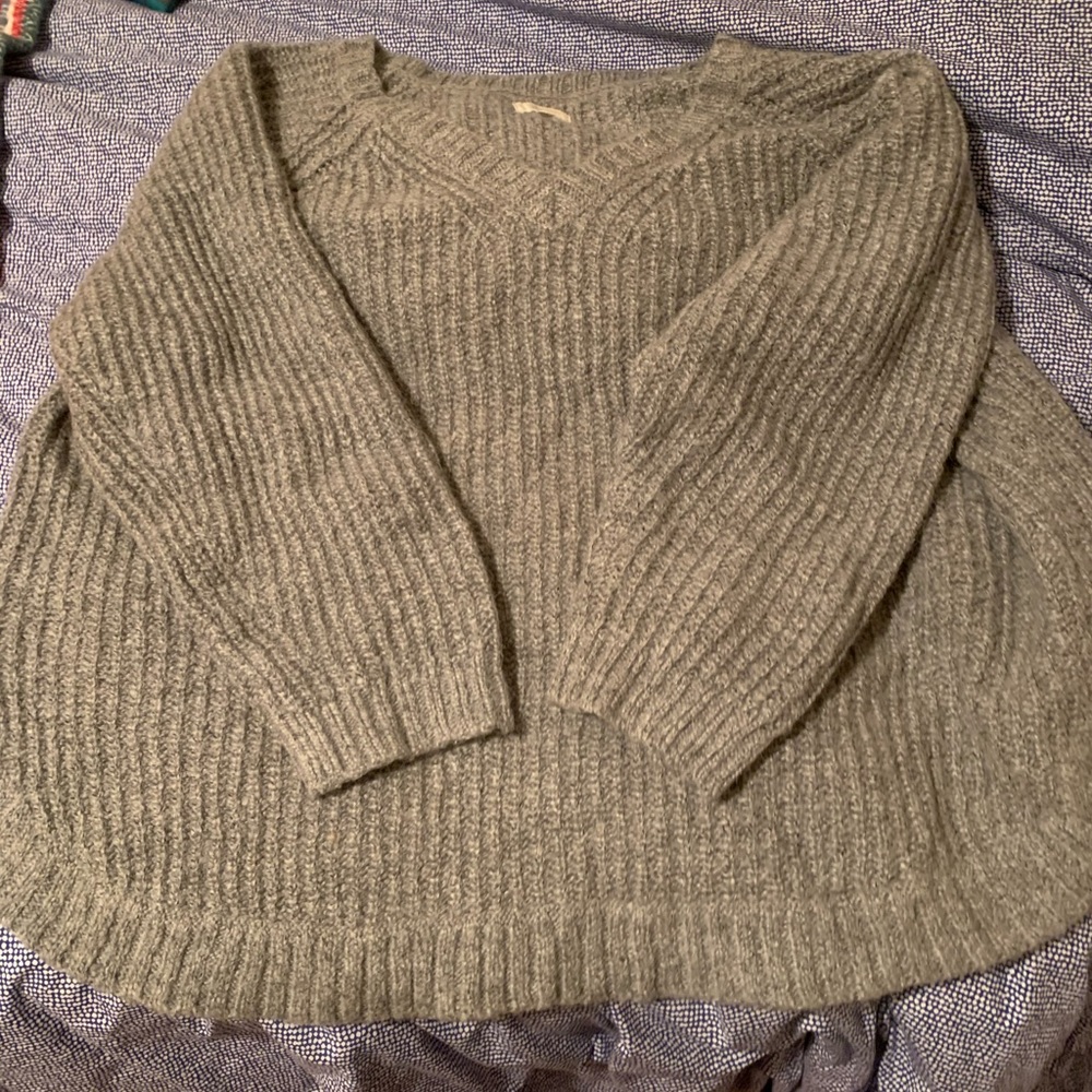 Lou & Grey tulip hem oversized gray v neck sweater